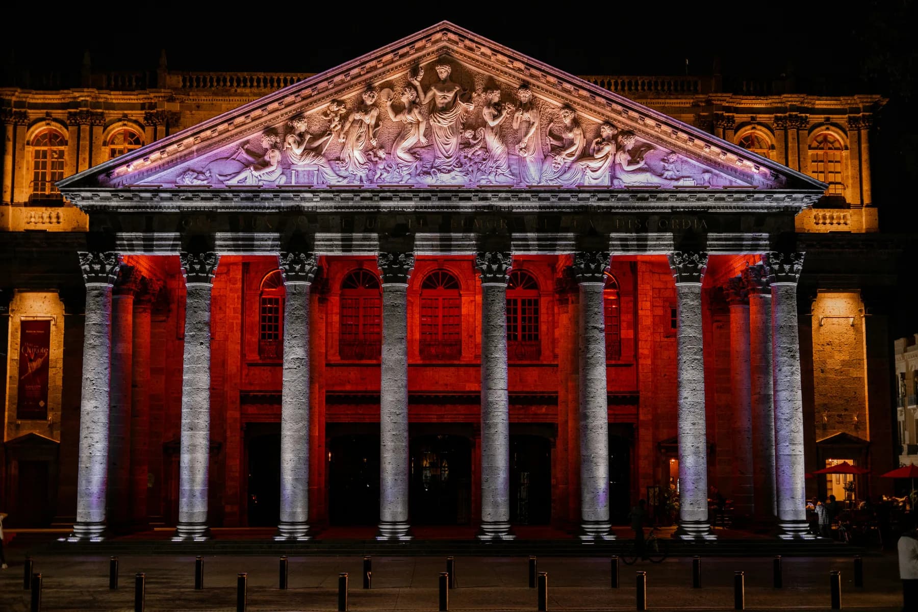 Teatro Degollado de Guadalajara iluminado de noche