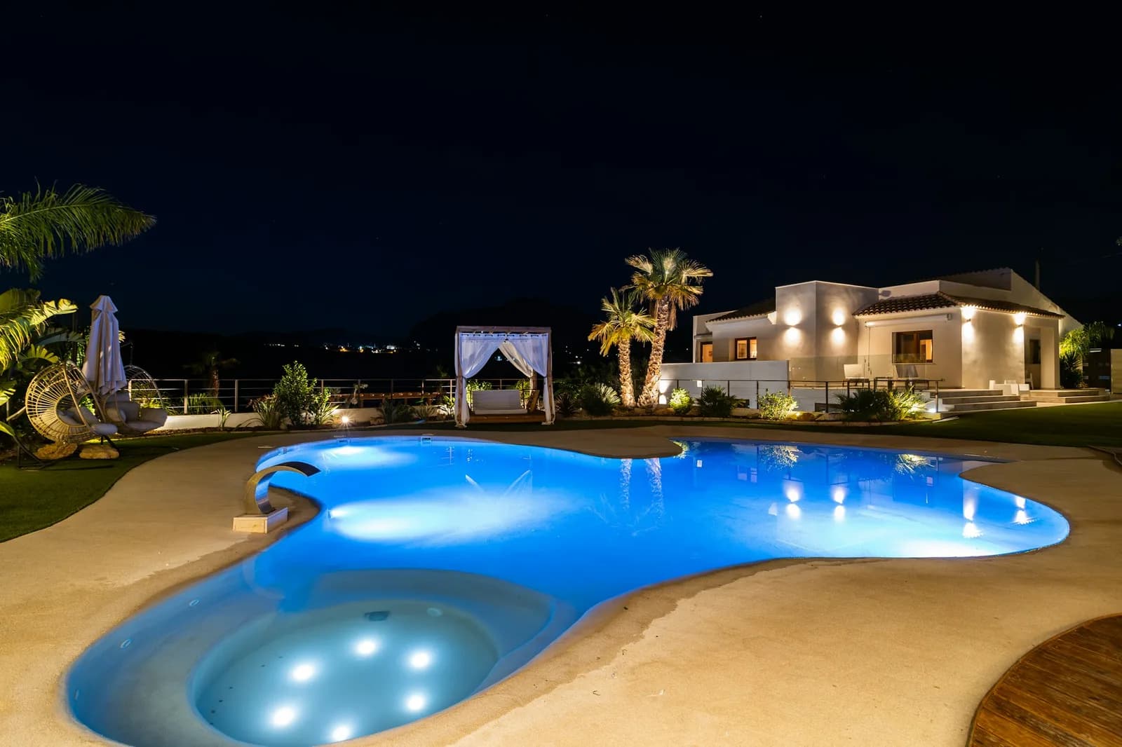 Casa en coto en Puerta de Hierro: Residencia Los Olivos